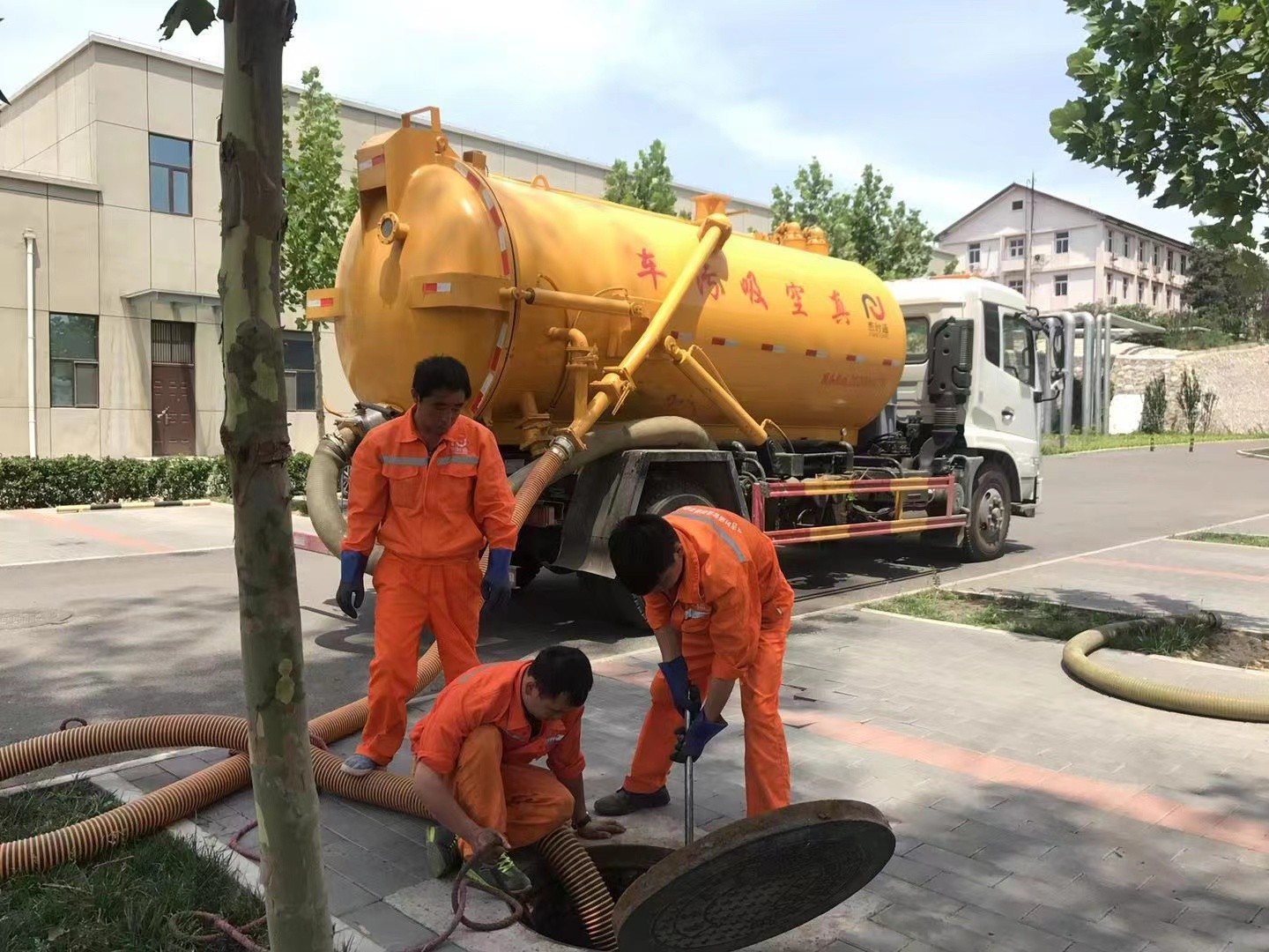涧西化粪池清理与5-8吨吸粪车施工效率分析